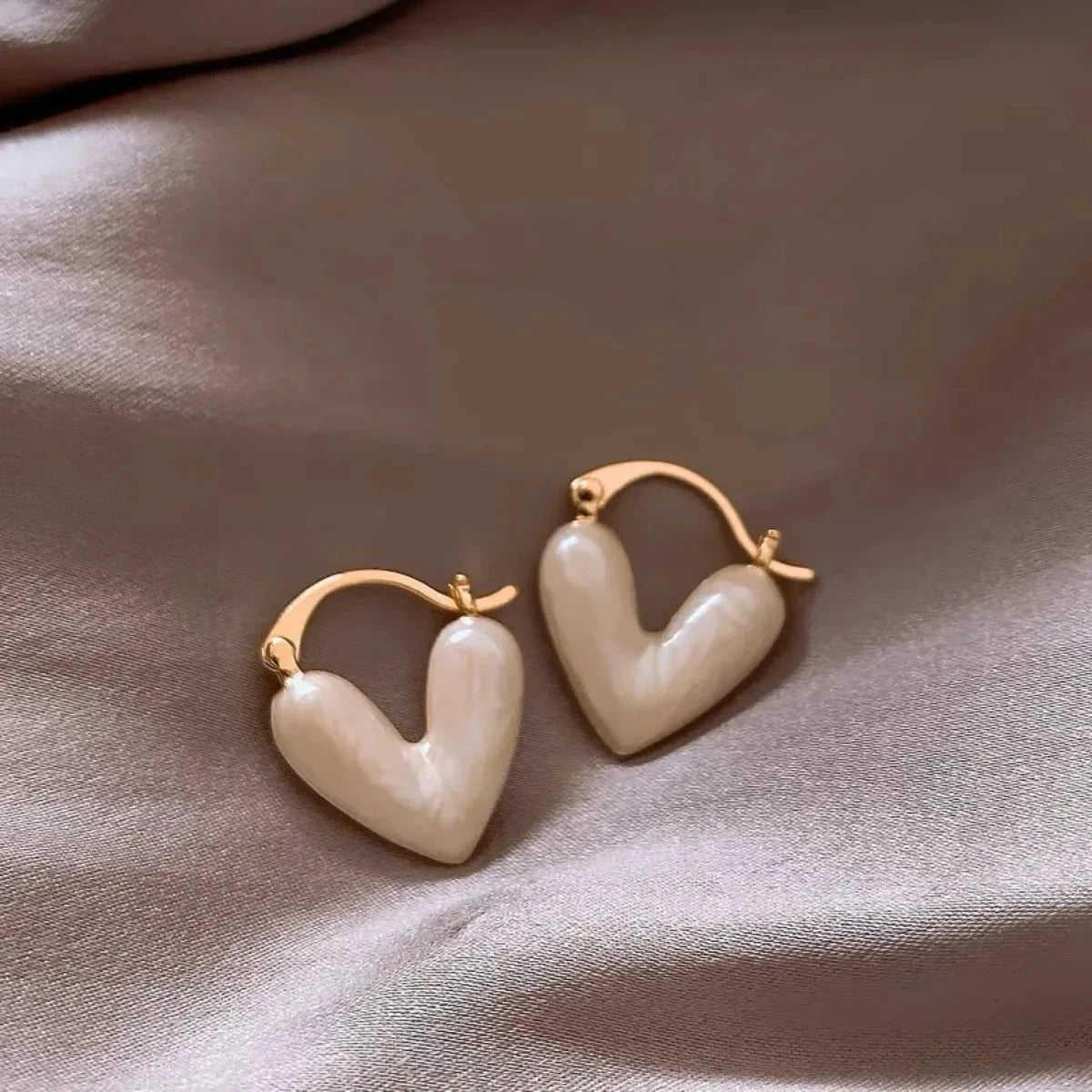 2pc Heart Golden Alloy Earrings Drip Glaze Process Imitation Pearl Color Beautiful Women's New Advanced Sense Y2k Unique Sexy 99 in 1