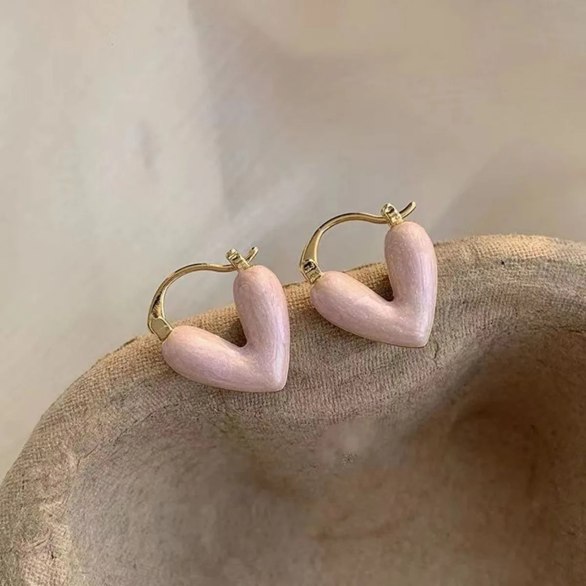 2pc Heart Golden Alloy Earrings Drip Glaze Process Imitation Pearl Color Beautiful Women's New Advanced Sense Y2k Unique Sexy
