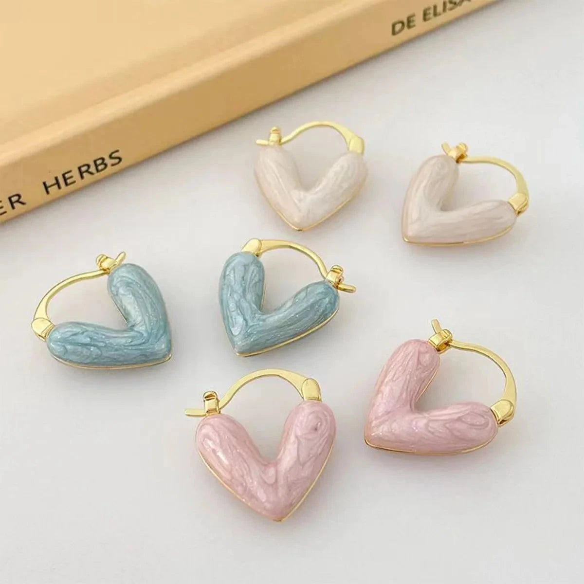 2pc Heart Golden Alloy Earrings Drip Glaze Process Imitation Pearl Color Beautiful Women's New Advanced Sense Y2k Unique Sexy 99 in 1